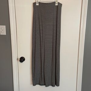 Old Navy maxi skirt. Size: XS